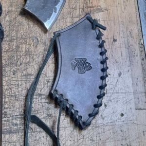 Universal-Klingenschutz aus Leder (Universal leather blade guard) 1