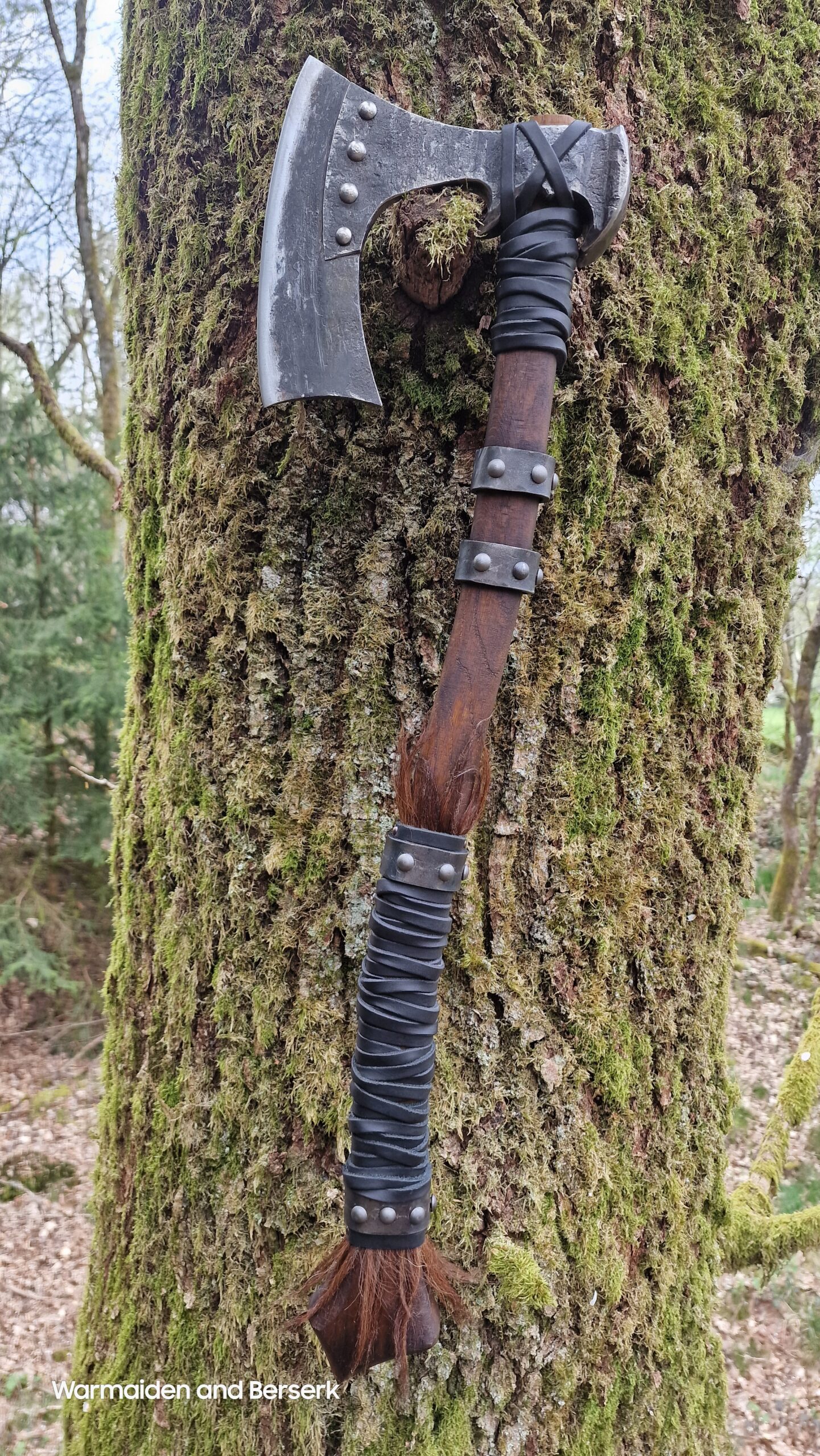Gewaltige Fantasy Axt epischer Legenden (Massive fantasy axe of epic legends) 4