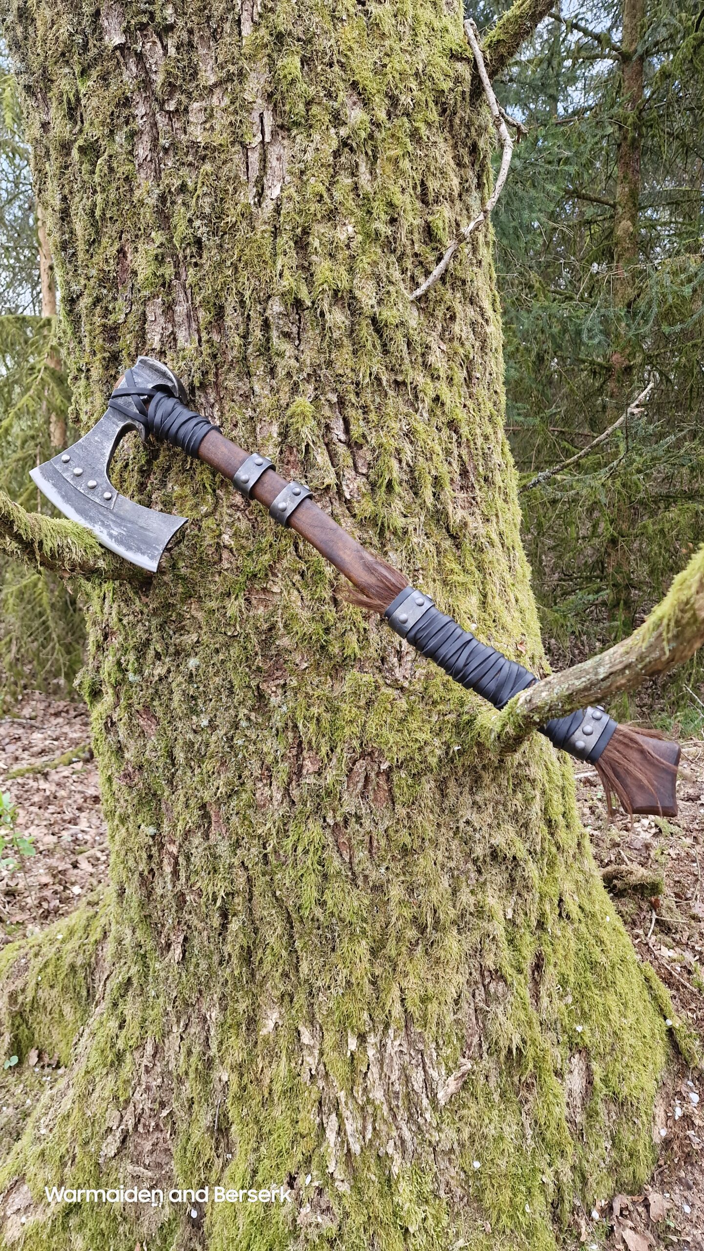 Gewaltige Fantasy Axt epischer Legenden (Massive fantasy axe of epic legends) 2