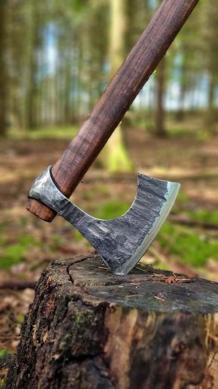 Schlichte Fantasy Bartaxt (Simple fantasy bearded axe) 1