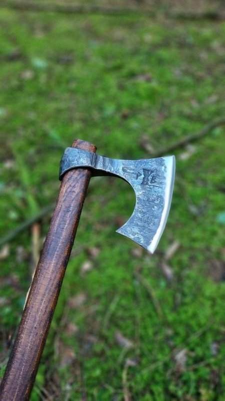 Schlichte Fantasy Bartaxt (Simple fantasy bearded axe) 4