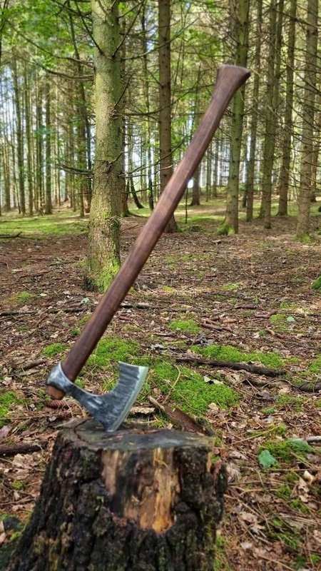 Schlichte Fantasy Bartaxt (Simple fantasy bearded axe) 2