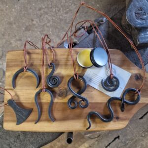 Verschiedene, geschmiedete Anhänger (Various forged pendants) 15