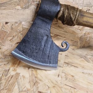 Handgeschmiedetes baltisches Beil 'Baba Yaga' (Hand-forged Baltic hatchet 'Baba Yaga') 6