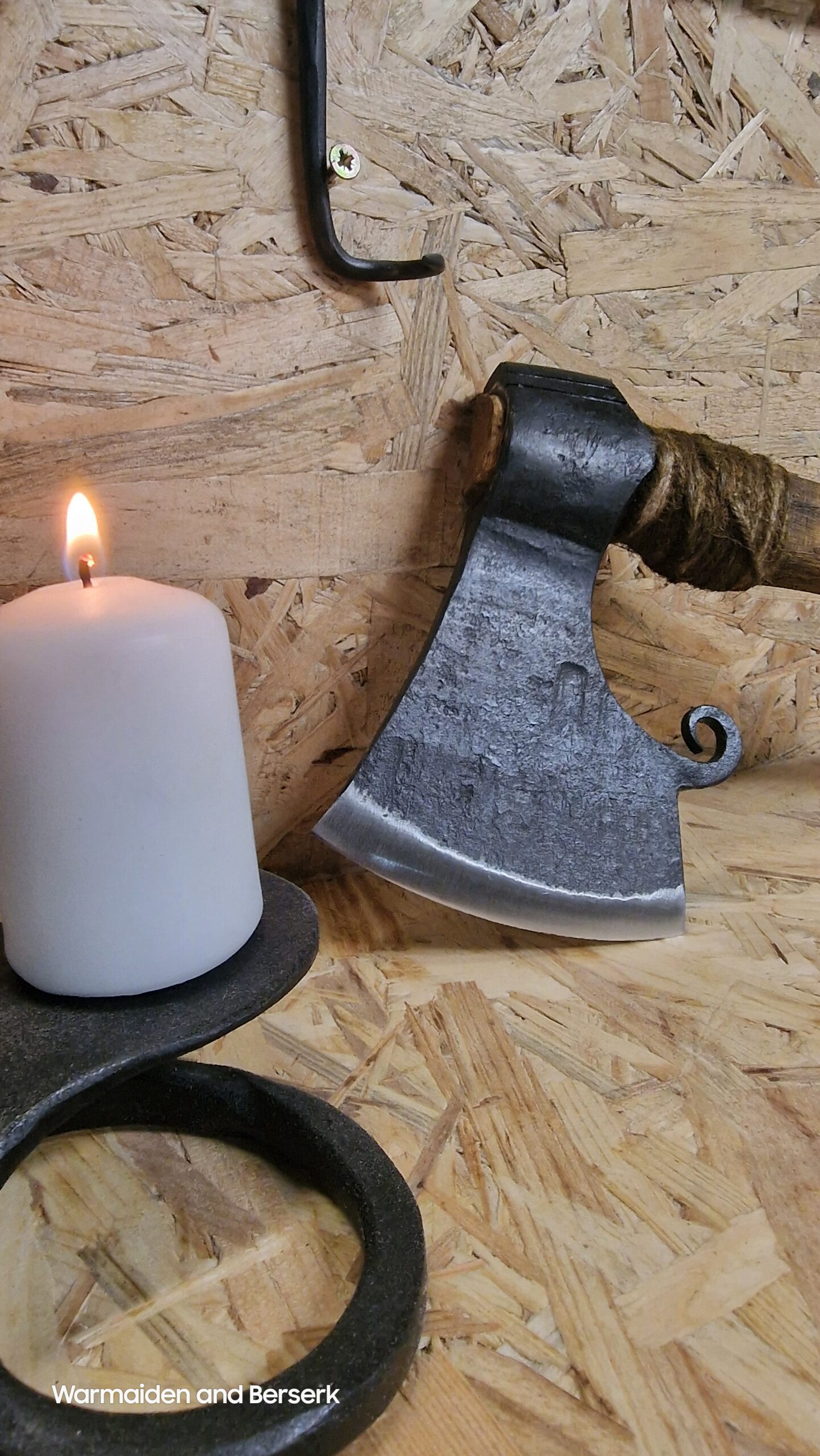 Handgeschmiedetes baltisches Beil 'Baba Yaga' (Hand-forged Baltic hatchet 'Baba Yaga') 4